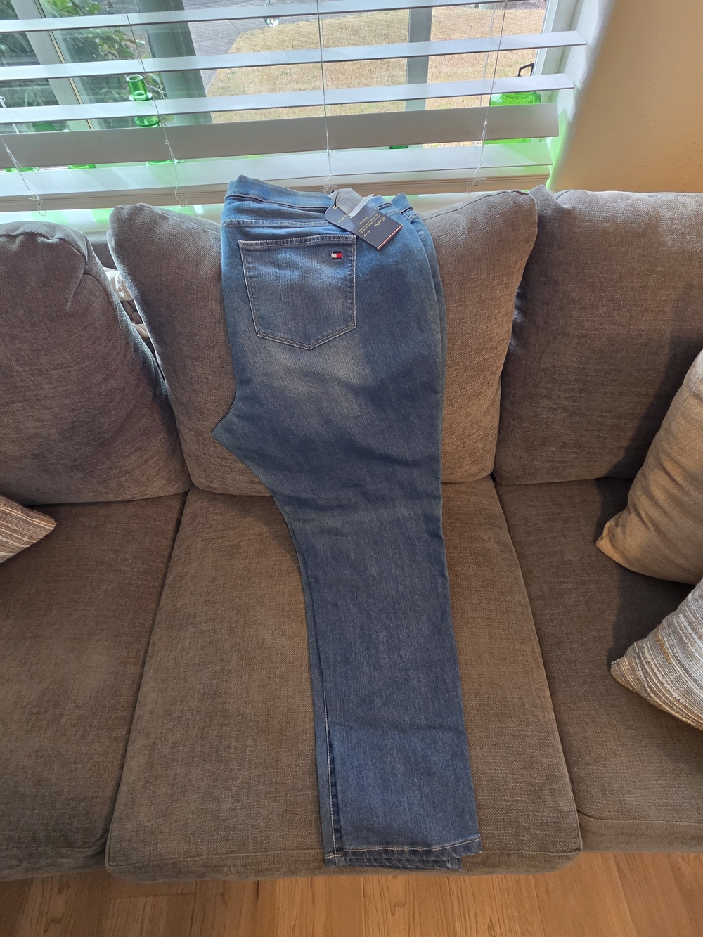 Tommy Hilfiger Women’s Straight Leg Jeans — Classic Blue Wash